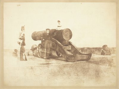 El cañón "Mons Meg" del castillo de Edimburgo, y un soldado del 2º batallón de escoceses reales que guarnecía el castillo en 1846. de David Octavius Hill