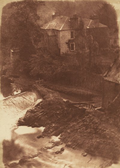 Colinton Manse y presa, con parte del viejo molino a la derecha de David Octavius Hill and Robert Adamson