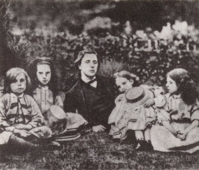 Lewis Carroll con los niños Macdonald (foto b/n) de David Scott Lieutenant-Colonel (after) Dodgson