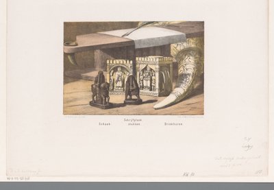 Piezas de ajedrez, tablero de escritura y cuerno para beber, siglos VIII y IX 