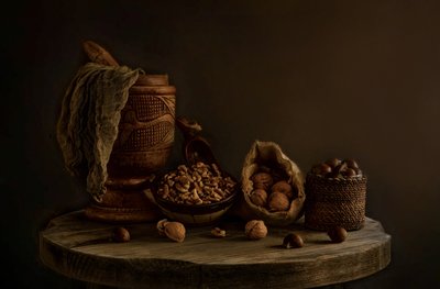 Naturaleza muerta rústica con frutos secos de Dennis Zhang