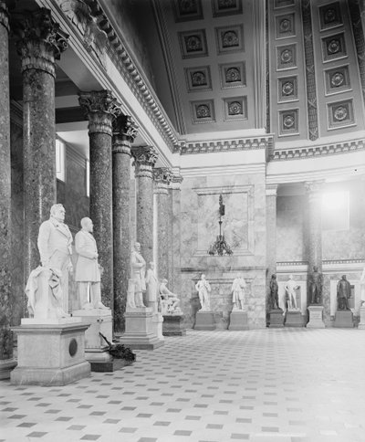 Un rincón en el Salón de las Estatuas, el Capitolio en Washington, D.C., c.1904 de Detroit Publishing Co.