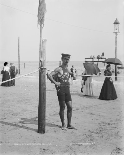Salvavidas, Brighton Beach, Brooklyn, Nueva York, EE.UU., c.1905 de Detroit Publishing Co.