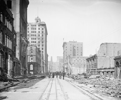 Mirando hacia arriba en la calle California desde la calle Sansome, San Francisco de Detroit Publishing Co.