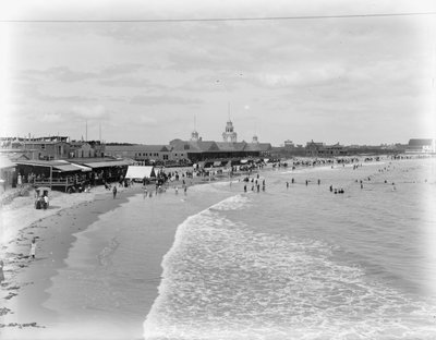 Playa y muelle de Narragansett, Rhode Island, c.1899 (foto en b/n) de Detroit Publishing Co.