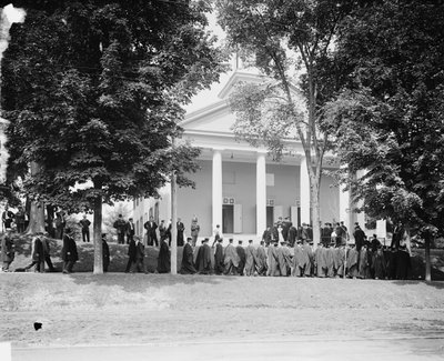 Estudiantes de último año marchando hacia la universidad, Amherst College, c.1908 de Detroit Publishing Co.