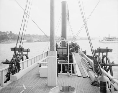 Vapor Clermont, cubierta, mirando hacia popa, 1909 de Detroit Publishing Co.