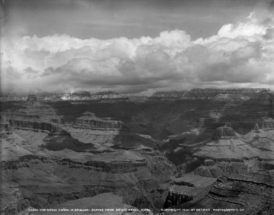El Gran Cañón en Arizona frente al Bright Angel Hotel, c.1900 de Detroit Publishing Co.