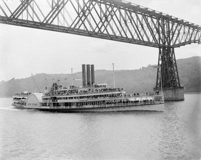 Bajo el Puente Poughkeepsie, Nueva York, c.1906 de Detroit Publishing Co.