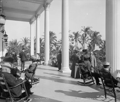 Veranda del Hotel Royal Palm, Miami, Florida, c.1905 de Detroit Publishing Co.