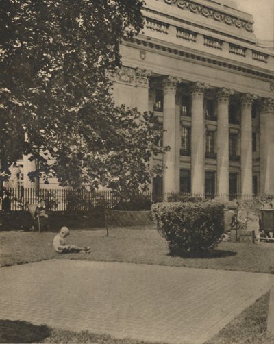 Los niños juegan donde una vez la horca goteó sangre, c1935 de Donald McLeish
