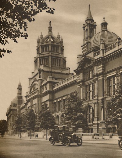 Fachada del Museo Victoria y Alberto en Cromwell Road de Donald McLeish