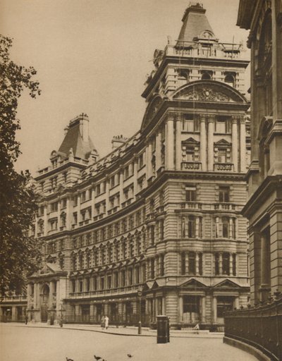 Casa Salisbury: Suntuosas Instalaciones Comerciales en la Ciudad, c1935 de Donald McLeish