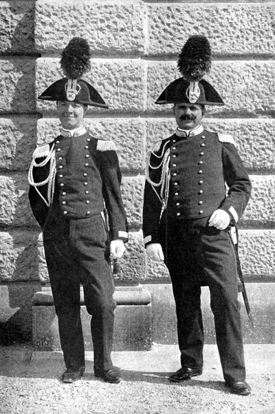 Dos policías italianos, 1922 de Donald McLeish
