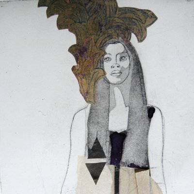 Mujer con hojas doradas de Doris Schmitz