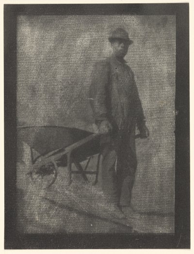 [Hombre negro con carretilla] de Doris Ulmann