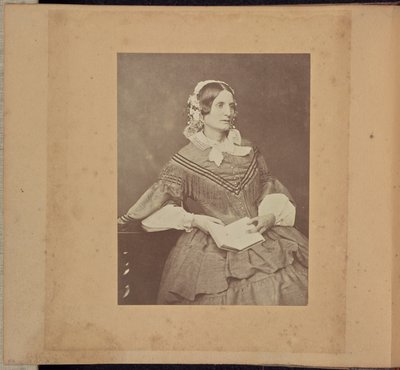 Sra. Oswald Bell (Isabella Adamson) de Dr. John Adamson
