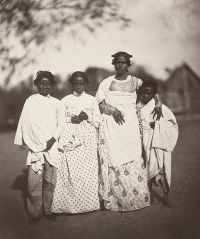 Mujer malgache y sus hijos, Placa 3, 1863 de Désiré Charnay