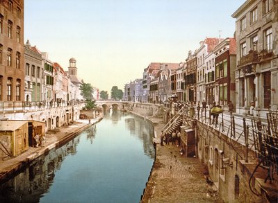 Vista del Oudegracht en Utrecht, 1890-1900 de Dutch Photographer