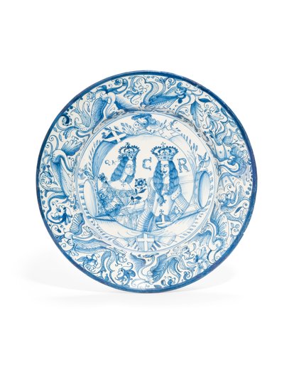 Cargador con doble retrato real azul y blanco de Delft, c. 1662-85 de Dutch School