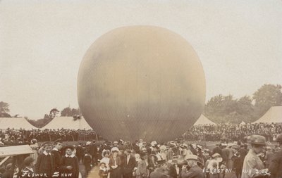 Globo aerostático en la Exposición de Flores de Ilkeston, Derbyshire, 2 de agosto de 1909 de EB Turner