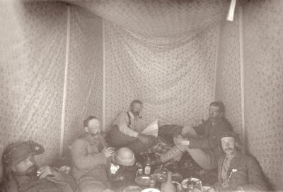 Miembros de la expedición de la Encuesta de Arabah en su tienda, 1883 de E. Gordon Hull