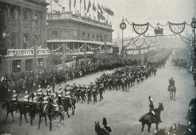 El contingente naval cruzando el Puente de Londres hacia Southwark, Londres, 1897 de E. and S. Woodbury