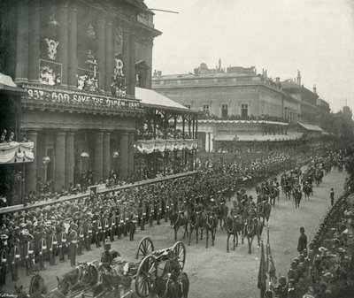 La Procesión Real: Ayudantes de Campo pasando el United Service Club, c1897 de E. and S. Woodbury