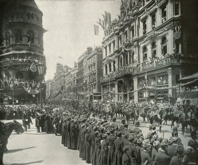La procesión real: pasando por el extremo oriental de Cheapside, Londres, 1897 de E. and S. Woodbury
