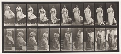Placa 142. Bajando escaleras, girando vestido atrapado, 1885 de Eadweard Muybridge