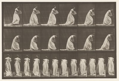 Placa 199. Haciendo una Reverencia, Abanico en la Mano Derecha, 1885 de Eadweard Muybridge
