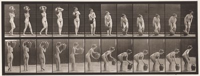 Placa 235. Girando y removiendo jarra de agua del hombro al suelo, 1872-1885 de Eadweard Muybridge