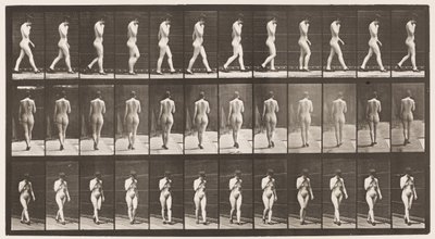 Placa 23. Caminando, mano derecha en la barbilla, zapatos de tacón alto de Eadweard Muybridge