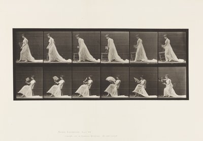Placa 242. Colocando la Silla, Sentado y Coqueteando con un Abanico, 1885 de Eadweard Muybridge