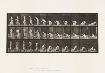Placa 271. Levantándose del suelo con un papel en la mano izquierda de Eadweard Muybridge