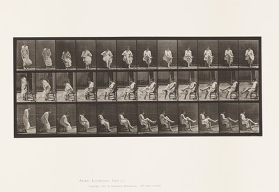 Placa 417. Aseo; Sentado y Poniéndose las Medias de Eadweard Muybridge
