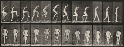Placa Número 180. Pisando y pasando sobre una silla de Eadweard Muybridge