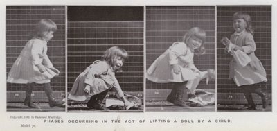 La Figura Humana en Movimiento: Fases que Ocurren en el Acto de Levantar una Muñeca por un Niño de Eadweard Muybridge