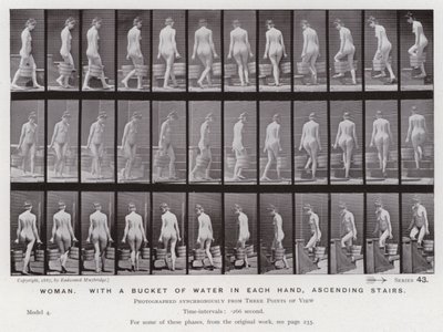 La Figura Humana en Movimiento: Mujer, con un cubo de agua en cada mano, subiendo escaleras de Eadweard Muybridge