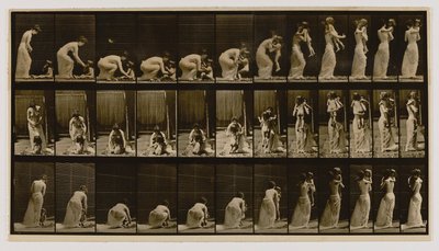 Mujer levantando y cargando a un niño, del libro Animal Locomotion de Eadweard Muybridge