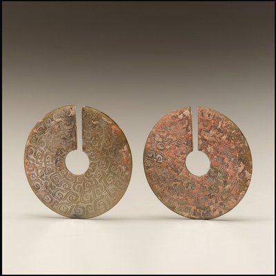 Par de pendientes, c. siglo VIII-VII a.C. de Eastern Zhou Dynasty Chinese School