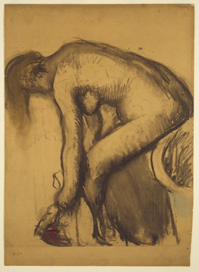 Después del baño (Mujer secándose los pies), c.1900 (carboncillo, aguada, pastel sobre papel verjurado) de Edgar Degas