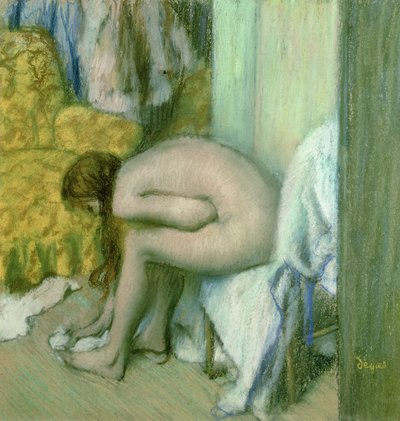Después del baño, mujer secando su pie izquierdo de Edgar Degas