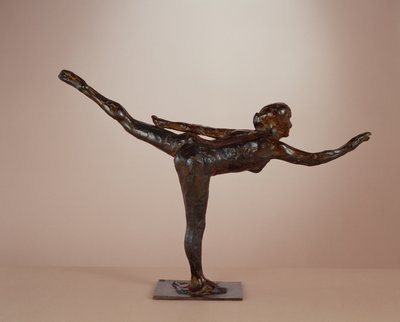 Bailarina: arabesco sobre la pierna derecha, brazo izquierdo en línea de Edgar Degas