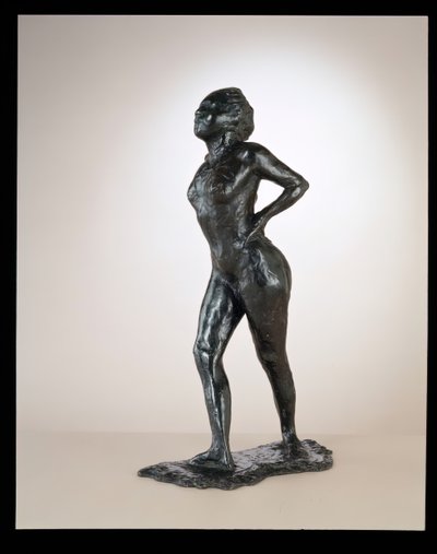 Bailarina en reposo, manos en las caderas, pierna derecha hacia adelante, c. 1881-1890 fundido 1919-1925 de Edgar Degas