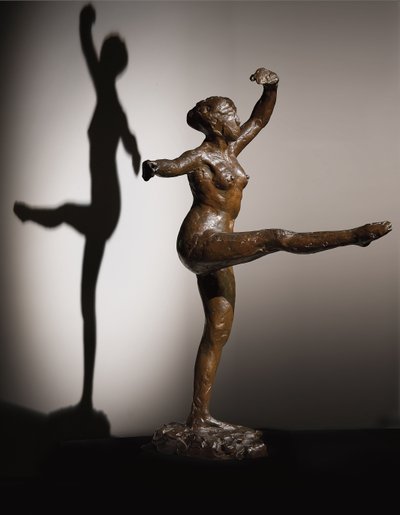 Bailarina, cuarta posición al frente, sobre la pierna izquierda, tercer estudio, c. 1882-1885; c.1919-1937 de Edgar Degas