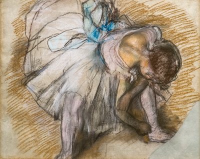 Bailarina ajustando su zapato de Edgar Degas