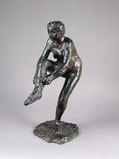 Bailarina poniéndose las medias de Edgar Degas
