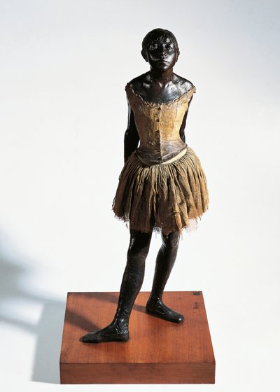 Pequeña bailarina de 14 años, circa 1880, por Edgar Degas (1834-1917), estatua de bronce y tul de Edgar Degas