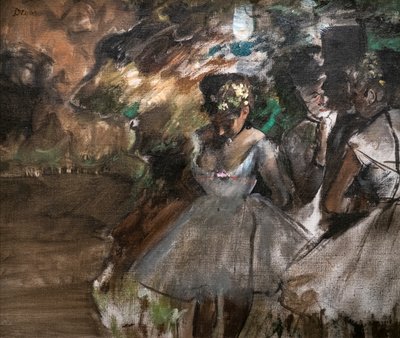 Tres bailarinas detrás de escena de Edgar Degas